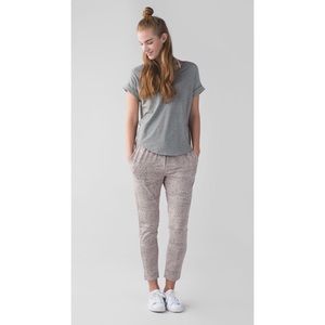 • LULULEMON • jet crop